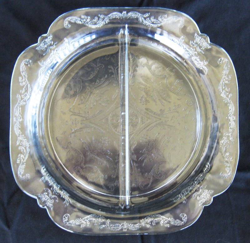 lot 035 image: Seasonal Glassware  Pottery - Depression Glass 