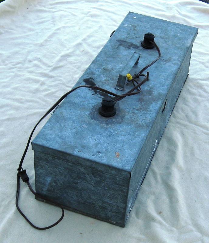 lot 048 image: Metal Box w Lights - Handmade Brooder Box ()