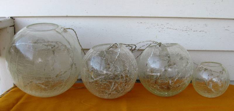 lot 009 image: Crystal Boudoir Lamp & Crackle Globe Lights