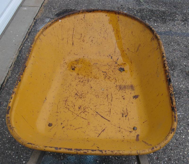 lot 030 image: Wheelbarrow
