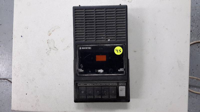 Sanyo cassette tape recorder