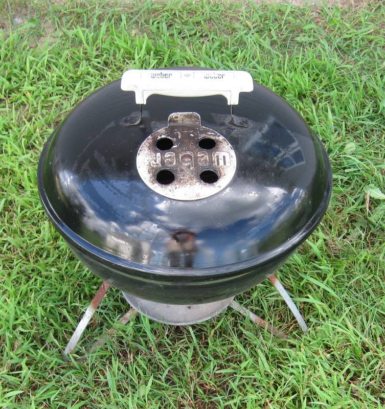 lot 038 image: Portable Mini Weber Grill & Accessories