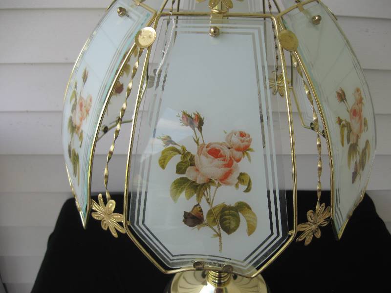 lot 030 image: Glass Panel Table Lamp
