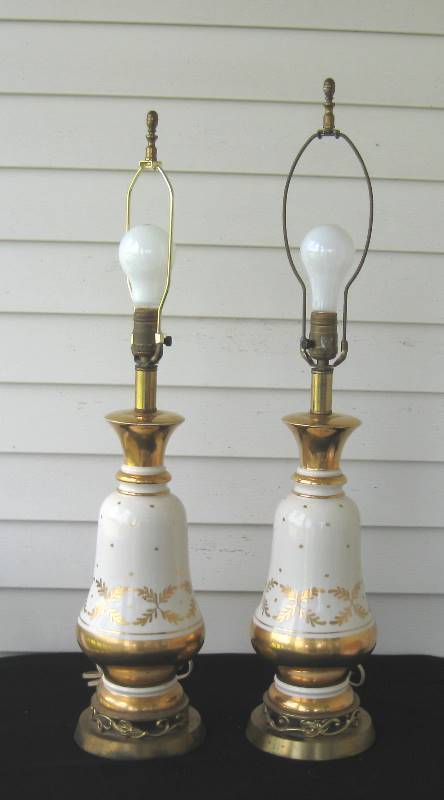lot 029 image: Porcelain Table Lamp Set WhiteGold