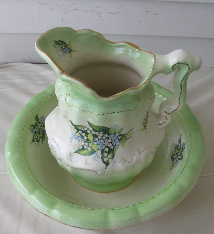 lot 045 image: Vintage, Ceramic Wash Basin & Pitcher