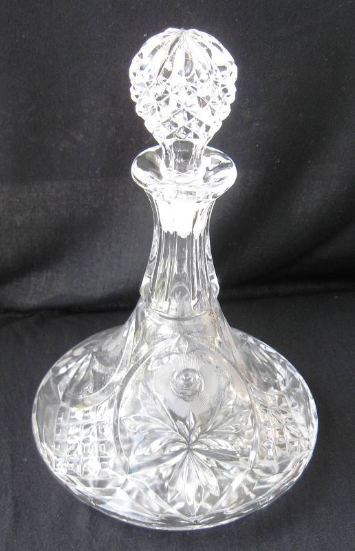 lot 023 image: Beautiful Cut Glass Crystal Decanter & Pitcher
