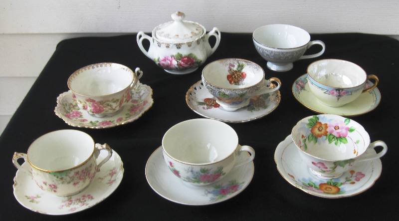 lot 016 image: Vintage, porcelain Tea Cup & Saucer Sets  - Lot A