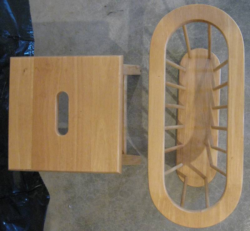 lot 046 image: Natural Wood Step  Stool & Magazine Rack