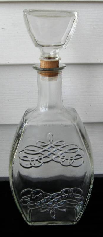 lot 025 image: Vintage, Glass Decanter Lot