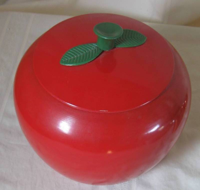 lot 061 image: Vintage Metal Kitchenware & Melamine Sugar Bowl