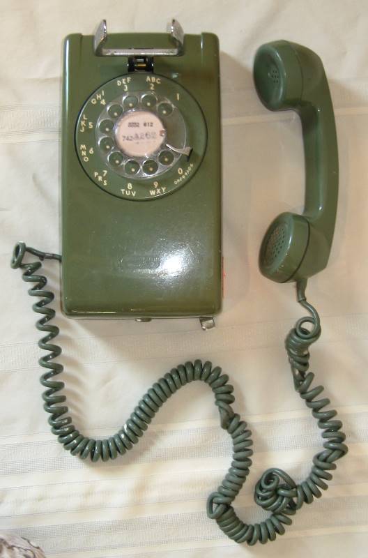 lot 060 image: VIntage, Avocado Green, Wall Phone & answering machine