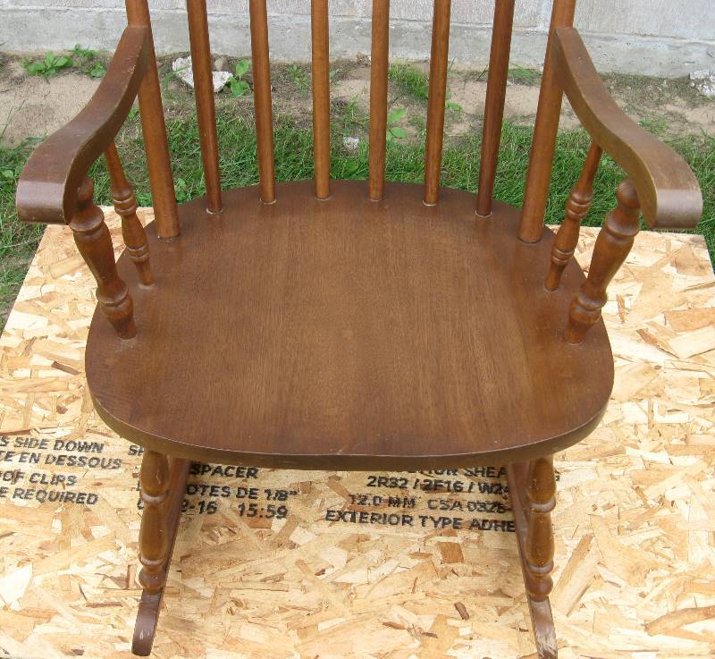 lot 068 image: Dads Wood Rocking Chair