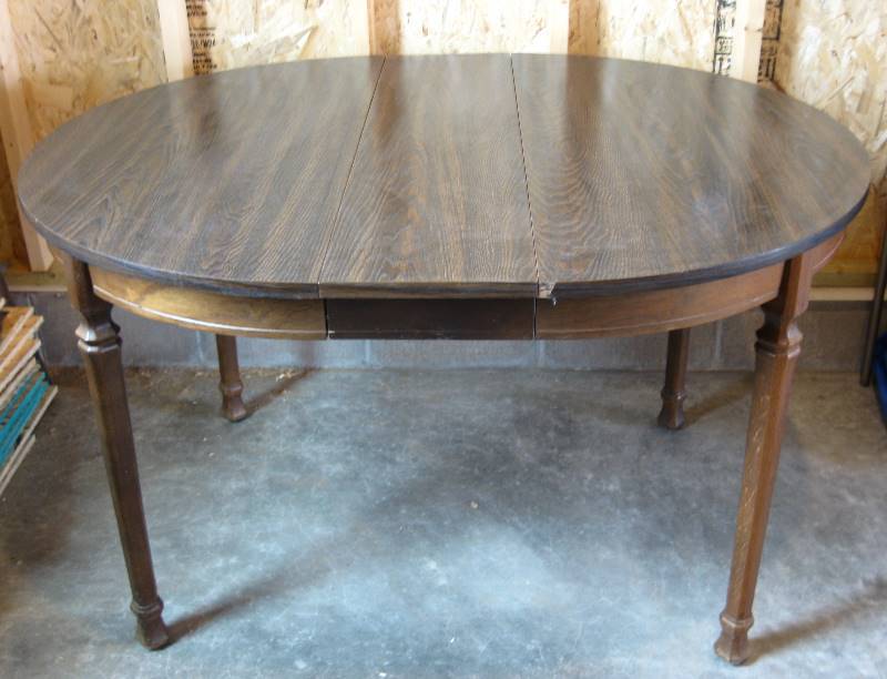 lot 003 image: Kitchen Table w 6 Chairs