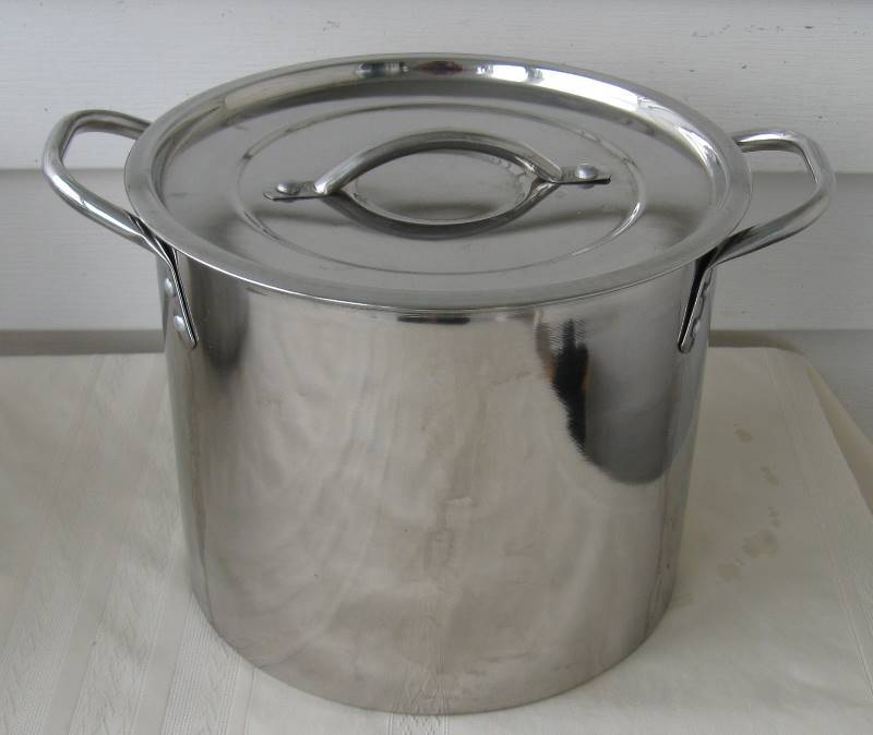 lot 079 image: (2) StockSoup Pots, (2) Stainless Bowls, Plastic Fruit