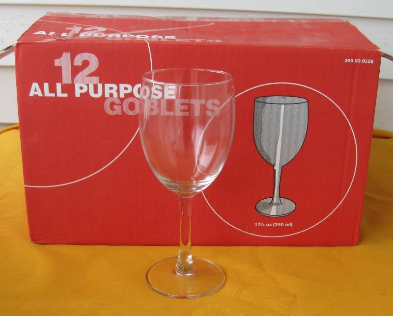 lot 086 image: Clear Glass Stemware