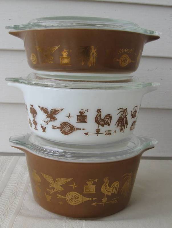 lot 085 image: Early American Pyrex Casserole Set & Golden Wheat Dinner Plates