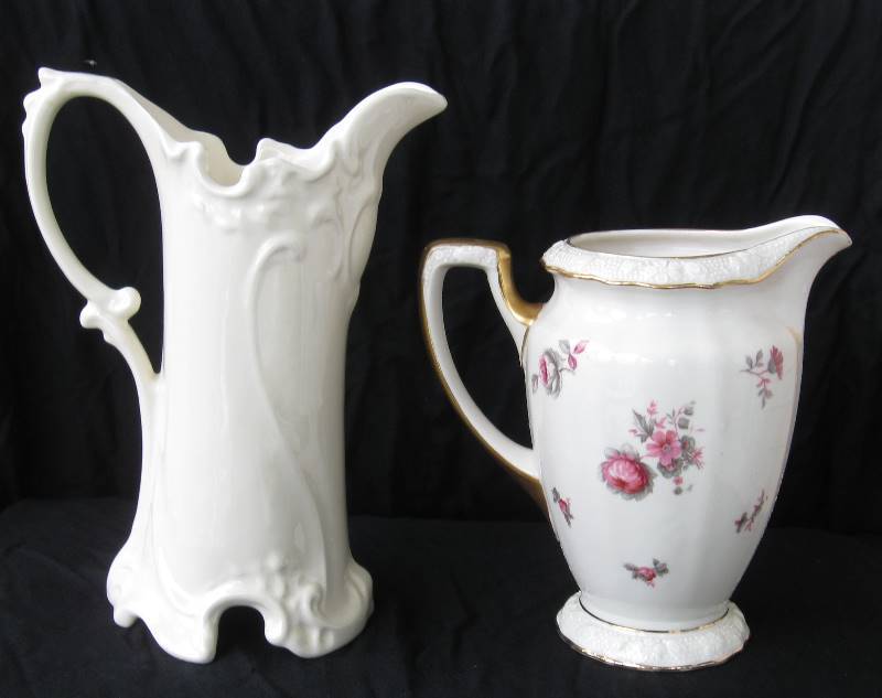lot 087 image: Milk  Chocolate Pitchers