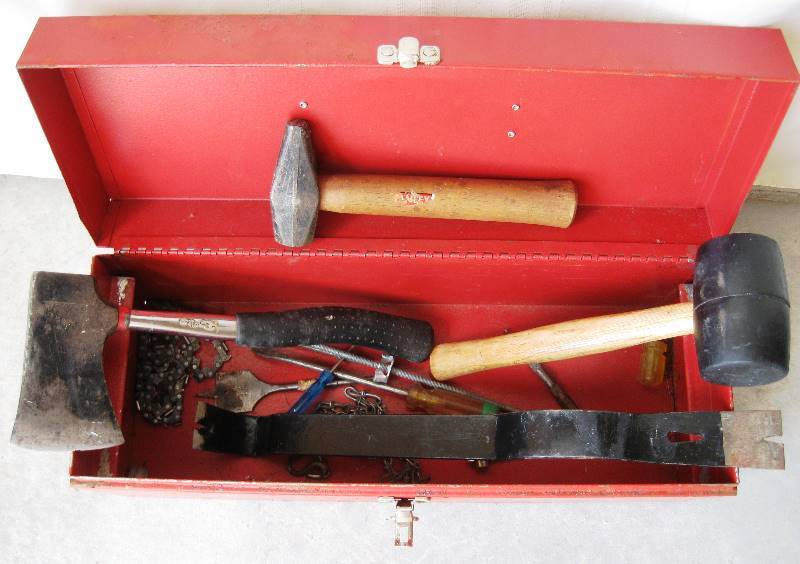 lot 119 image: Red Toolbox, Tools & Hardware