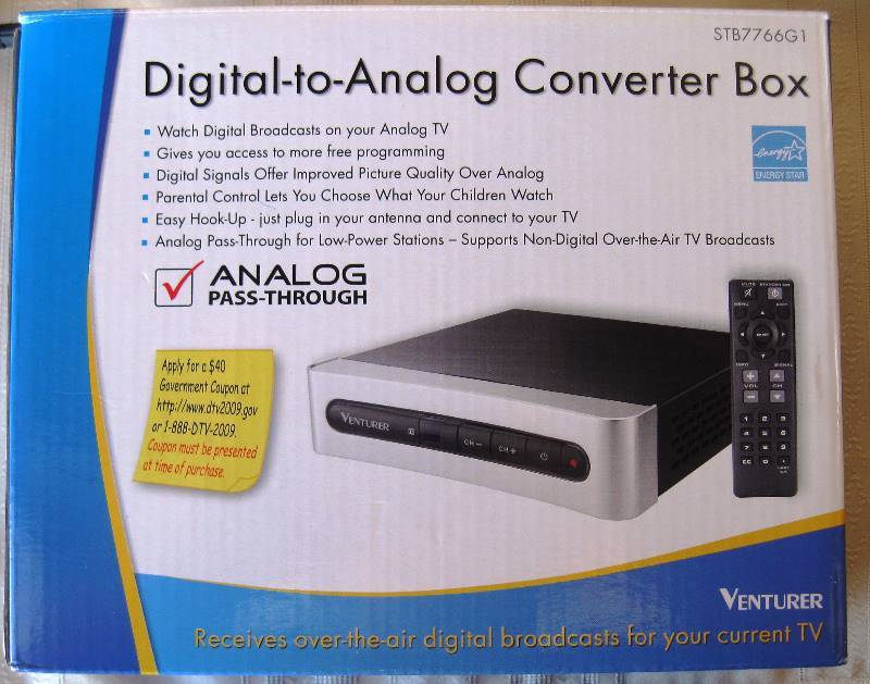 lot 104 image: Digital to Analog Converter Box & Philips Magnavox Antenna