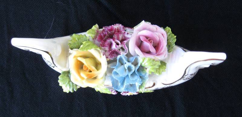 lot 089 image: Romantic Feminine Florals for Vanity
