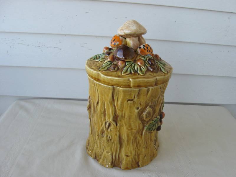 lot 100 image: Vintage Lefton Cookie Jar