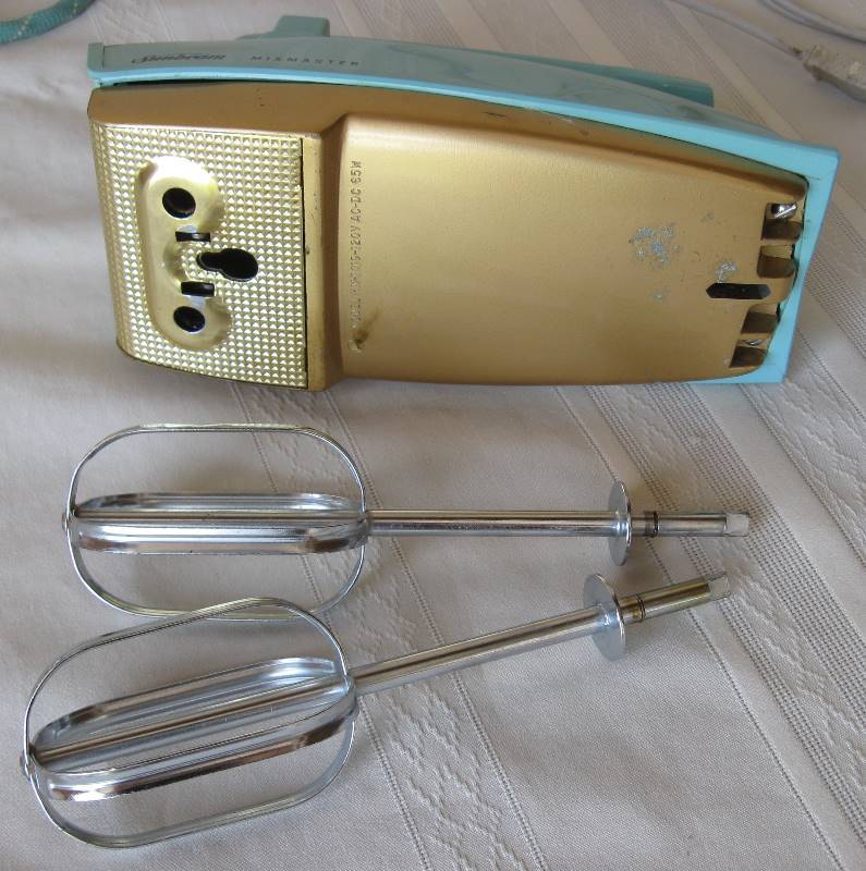 lot 122 image: Vintage Sunbeam Handmixer & Iron