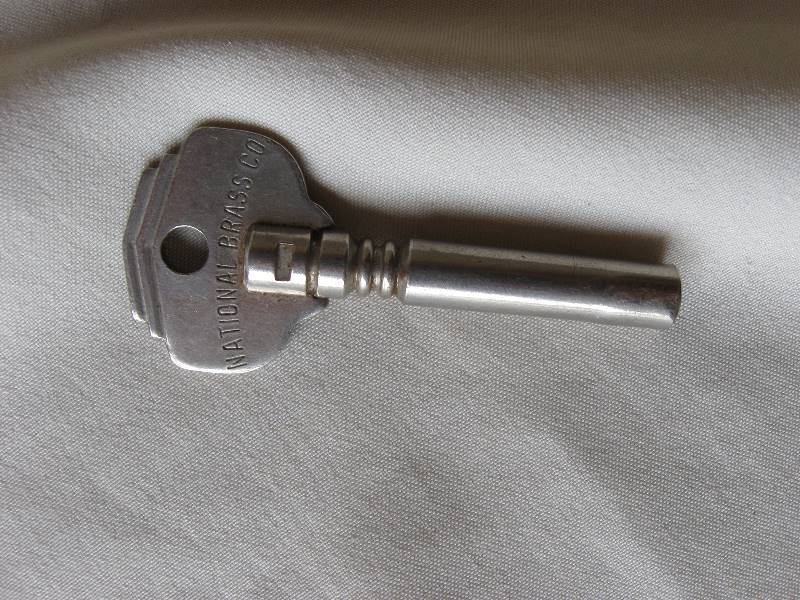 lot 128 image: Vintage Keys & Key Fobs