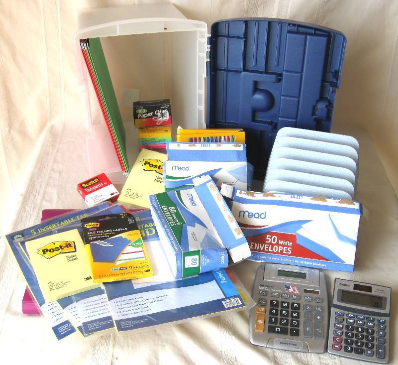 lot 130 image: Office  Desk Lot