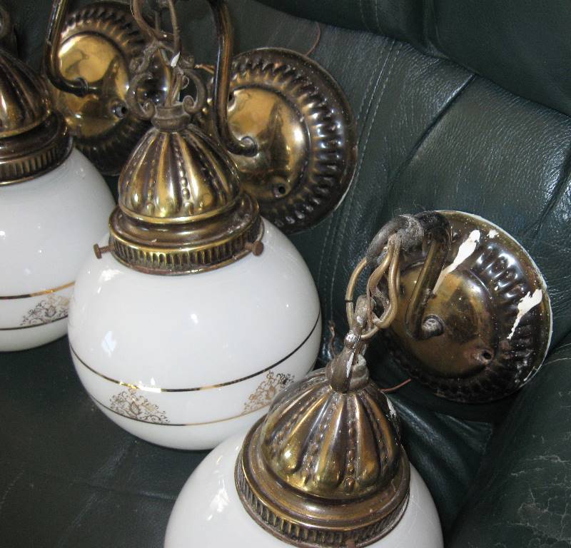 lot 144 image: 4 Matching Wall Light Fixtures