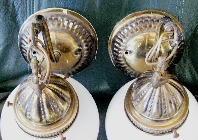 lot 145 image: 2 MisMatched Vintage Wall Fixtures