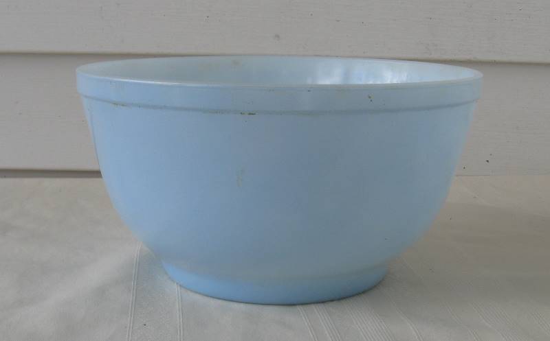 lot 148 image: Vintage Glass Pyrex and GlasBake Baking Dishes
