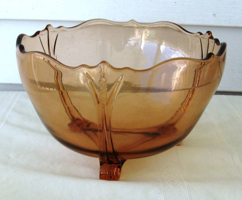 lot 156 image: Vintage, footed glass bowl & pottery bowl