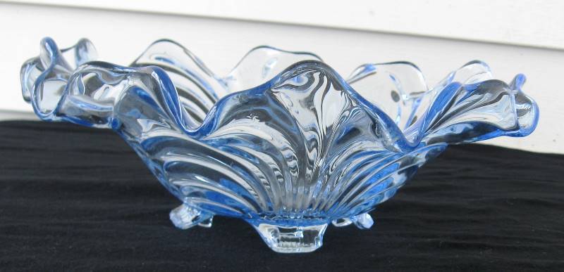 lot 160 image: 2 Ornate, Vintage Glass Bowls
