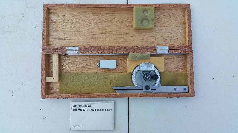 lot 7 image: Mitutoyo 187-904 Universal Bevel Protractor