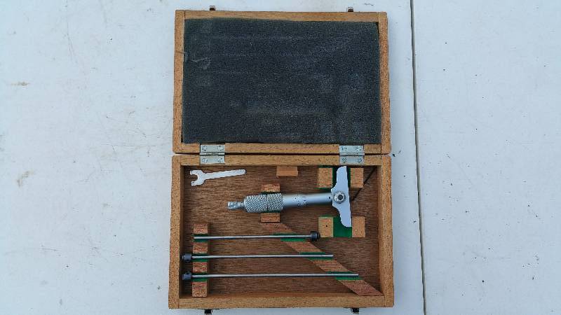 lot 9 image: Mitutoyo 129-127 2.5 - 4 Depth Micrometer