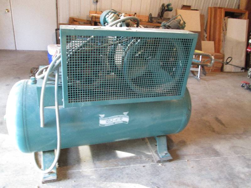 lot 14 image: Rol Air 10 HP 3 Phase Air Compressor