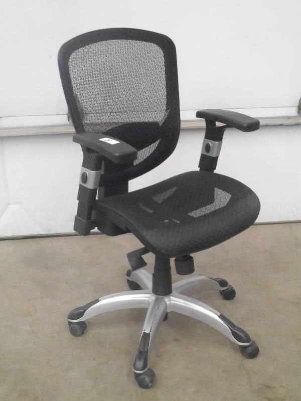 lot 10 image: Deluxe Adjustable Rolling Office Ch...