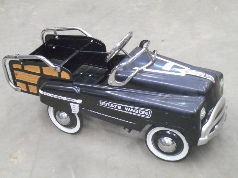 lot 17 image: Estate Wagon Ball-Bearing Drive Ped...