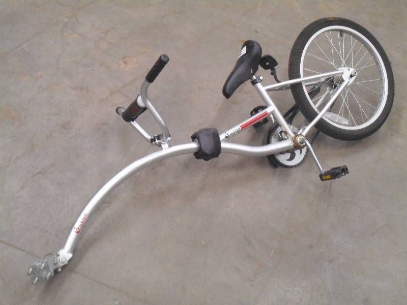lot 23 image: InStep Bike Trailer ...