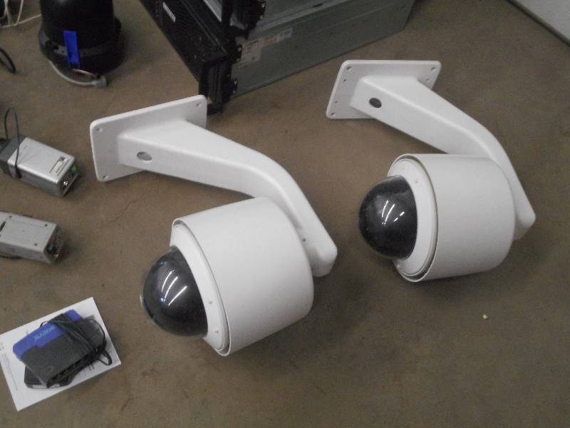 lot 28 image: Complete Commercial Security Camera System