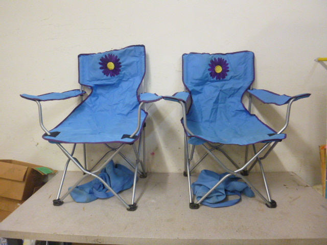 lot 54 image: 2 Folding Chairs