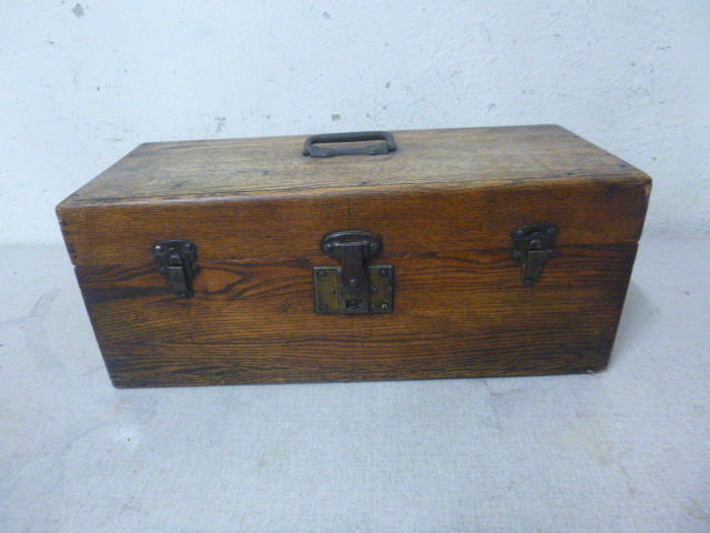 lot 71 image: Vintage Wood Toolbox