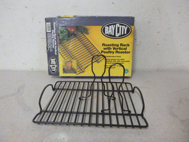 lot 80 image: Bay City Roasting Rack with Vertical Poultry Roaster