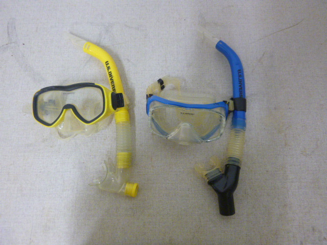 lot 82 image: 2 U.S. Divers Snorkels and Masks