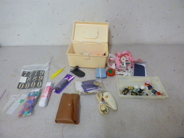 lot 83 image: Sewing Kit