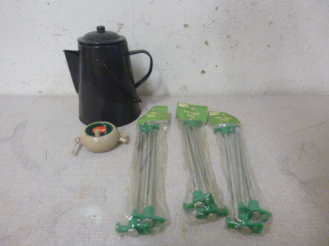 lot 85 image: Miscellaneous Camping Items
