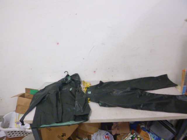 lot 90 image: Helly-Hanson Rain Suit
