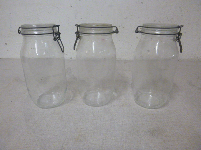 lot 97 image: 3 Triomphe Jars