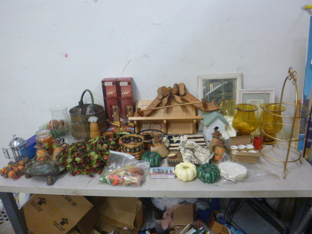 lot 103 image: Miscellaneous Home Dcor Items