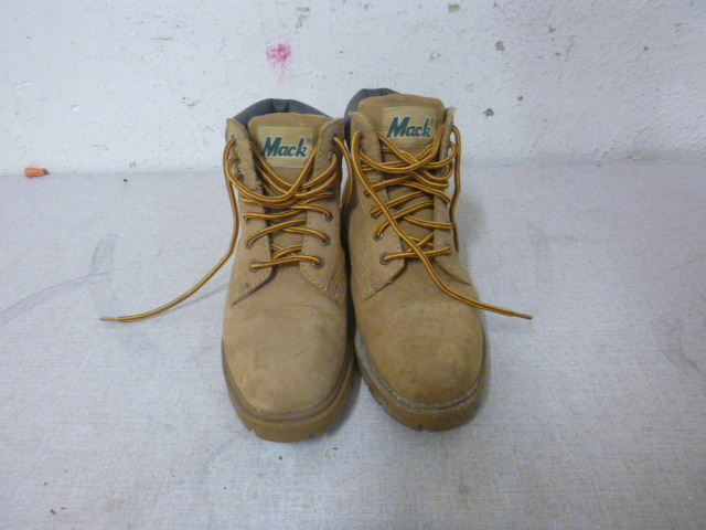 lot 104 image: Mack Insulated Boots